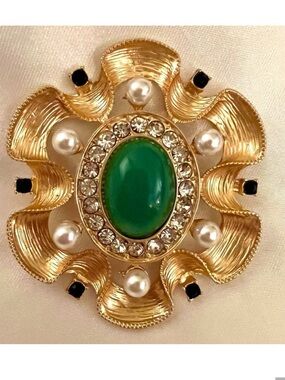 🧷Vintage Baroque-Style Brooch on Gold-Tone Metal - Pearl, Gold, Stones, Jade